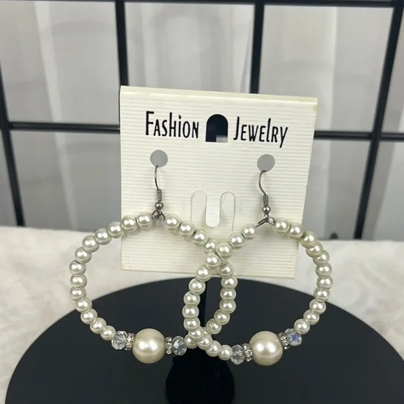 VINTAGE PIERCED DROP EARRINGS WITH PEARLS AND RHINESTONES - Picture 3 of 6